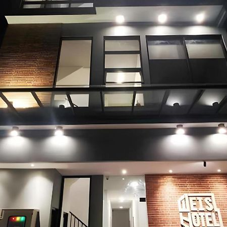 Weis Hotel Simpang Lima 三宝垄 外观 照片