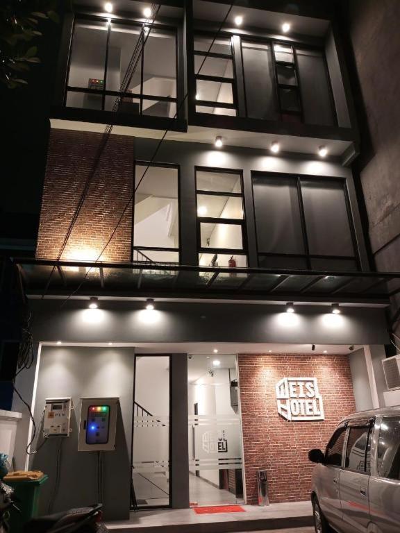 Weis Hotel Simpang Lima 三宝垄 外观 照片